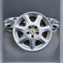 Laden Sie das Bild in den Galerie-Viewer, 4x Alufelge 16 Zoll 7.5&quot; 5x112 46ET Glanz Silber A2204010109 Mercedes-Benz