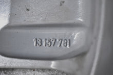 Laden Sie das Bild in den Galerie-Viewer, 1x Alufelge 15 Zoll 6.0&quot; 5x110 43ET Glanz Silber 13157781 Opel Zafira Meriva A