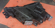 Laden Sie das Bild in den Galerie-Viewer, Frontscheinwerfer Skoda Superb III Octavia IV 5E4941015B LED Links Headlight SCH1788901696ad