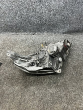 Laden Sie das Bild in den Galerie-Viewer, Frontscheinwerfer Opel Vectra C 89312279 Links Scheinwerfer Headlight SCH5208559156ol