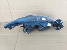 Laden Sie das Bild in den Galerie-Viewer, Frontscheinwerfer Mazda III BHT451040 Halogen Links Scheinwerfer Headlight SCH2478347124ue