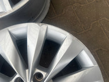 Laden Sie das Bild in den Galerie-Viewer, 1x Alufelge 16 Zoll 6.0&quot; 5x100 38ET Glanz Silber 658601025B Skoda Scala