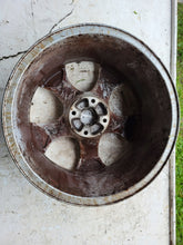 Laden Sie das Bild in den Galerie-Viewer, 1x Alufelge 17 Zoll 7.5&quot; 4x108 29ET Glanz Silber 9673738677 Peugeot 3008