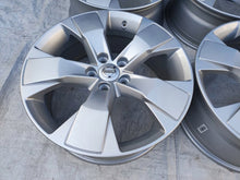 Laden Sie das Bild in den Galerie-Viewer, 4x Alufelge 18 Zoll 7.5" 5x108 50 5ET Glanz Silber 31471553 Volvo Xc60 I FEL1013076024kb