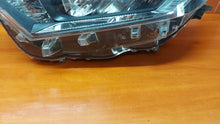 Load image into Gallery viewer, Frontscheinwerfer Toyota V 81185-42A33 LED Ein Stück (Rechts oder Links)