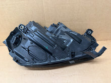 Laden Sie das Bild in den Galerie-Viewer, Frontscheinwerfer Skoda Octavia IV 5E4941017A Full LED Links Headlight SCH3284535253lj