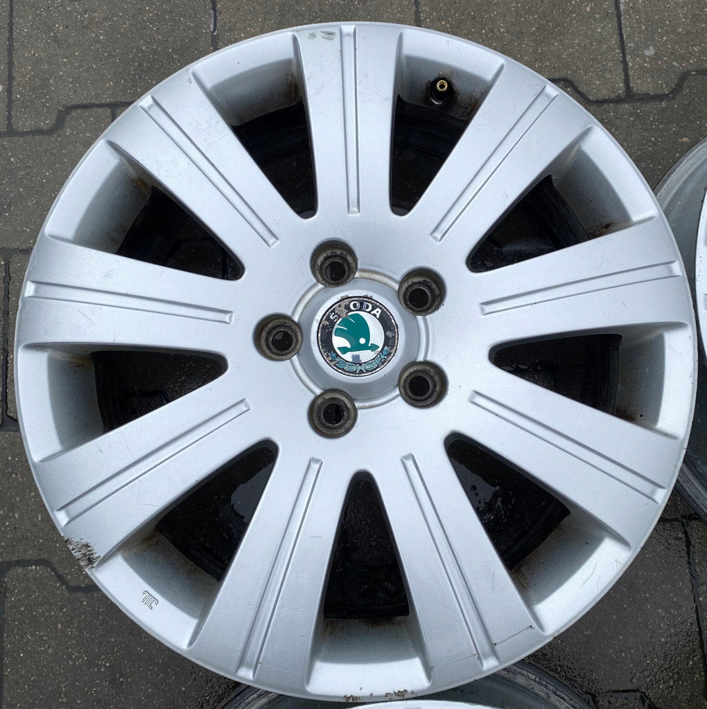 4x Alufelge 17 Zoll 6.0" 5x112 45ET Glanz Skoda Rim Wheel