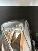 Laden Sie das Bild in den Galerie-Viewer, Frontscheinwerfer BMW X1 F48 90020685 729026707 Xenon Rechts oder Links SCH9705894163zn