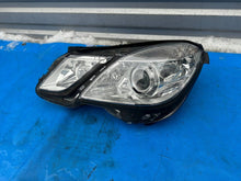 Laden Sie das Bild in den Galerie-Viewer, Frontscheinwerfer Mercedes-Benz A2128205761 009702070094235 Links Headlight SCH2976475899ja