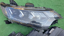 Laden Sie das Bild in den Galerie-Viewer, Frontscheinwerfer Mitsubishi Outlander III 4BX19-8301D3-32 LED Rechts oder Links