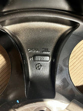 Laden Sie das Bild in den Galerie-Viewer, 1x Alufelge 18 Zoll 7.5&quot; 5x127 5ZD03DX8AA Jeep Wrangler Rim Wheel