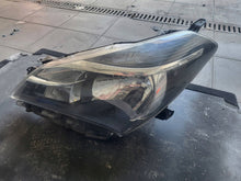 Load image into Gallery viewer, Frontscheinwerfer Toyota Yaris Links Scheinwerfer Headlight