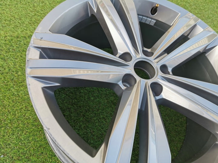 1x Alufelge 19 Zoll 8.5" 5x112 28ET Glanz Graphit 760601025P VW Touareg FEL5287985376me
