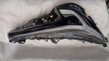 Laden Sie das Bild in den Galerie-Viewer, Frontscheinwerfer Toyota Corolla 81110-02X10 Rechts Scheinwerfer Headlight SCH8645441465wp