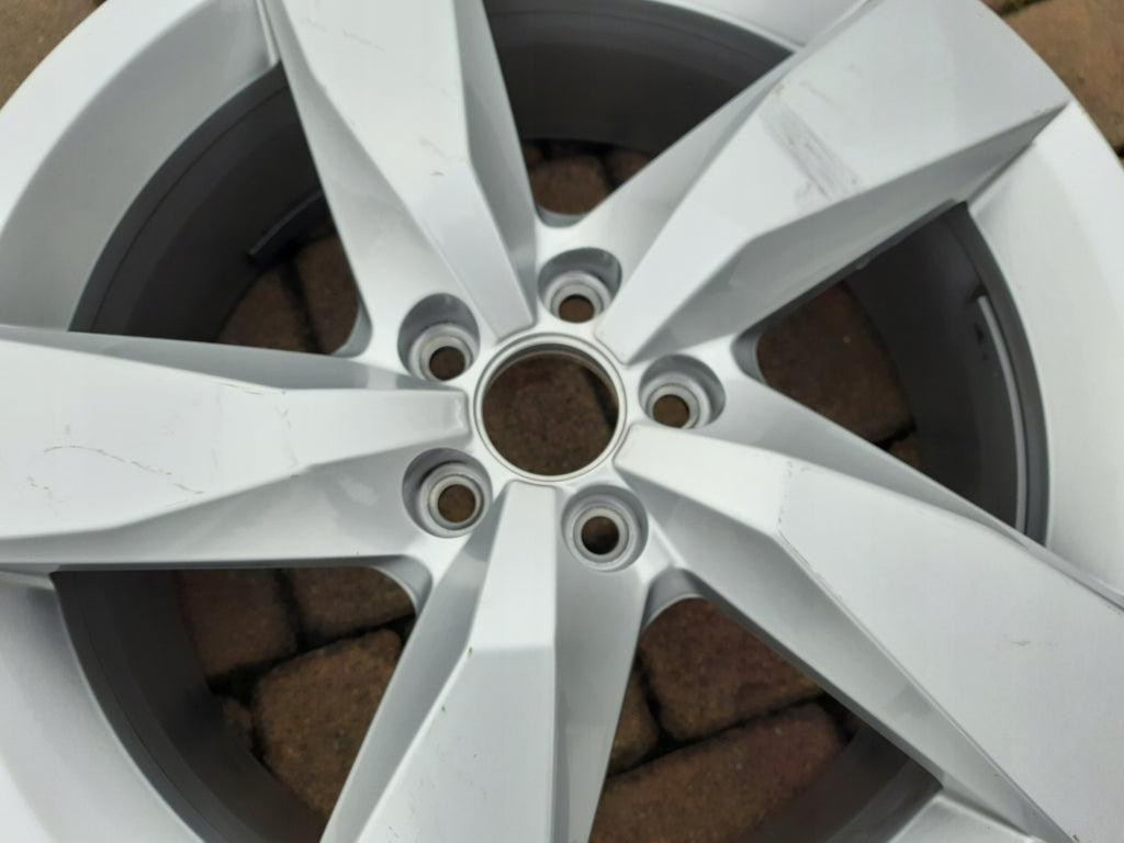 1x Alufelge 17 Zoll 6.5" 5x112 39ET Silber 2GM601025 VW T-Cross Rim Wheel FEL5355620808nq