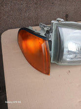 Laden Sie das Bild in den Galerie-Viewer, Frontscheinwerfer Mitsubishi Delica Space Gear Ein Satz Scheinwerfer Headlight