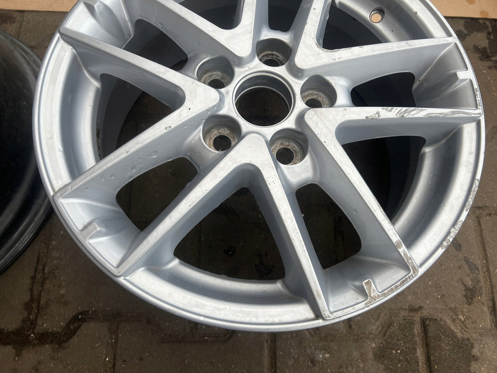 1x Alufelge 16 Zoll 6.5" 5x114.3 45ET Glanz Silber PZ49P-E0672 Toyota Avensis