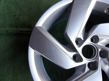 Load image into Gallery viewer, 1x Alufelge 17 Zoll 7.5" 5x112 51ET Glanz Silber 5H0601025E VW Golf Viii FEL7605240307xc