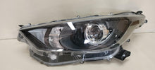 Laden Sie das Bild in den Galerie-Viewer, Frontscheinwerfer Toyota 4 Yaris 99226-81017 Links Scheinwerfer Headlight