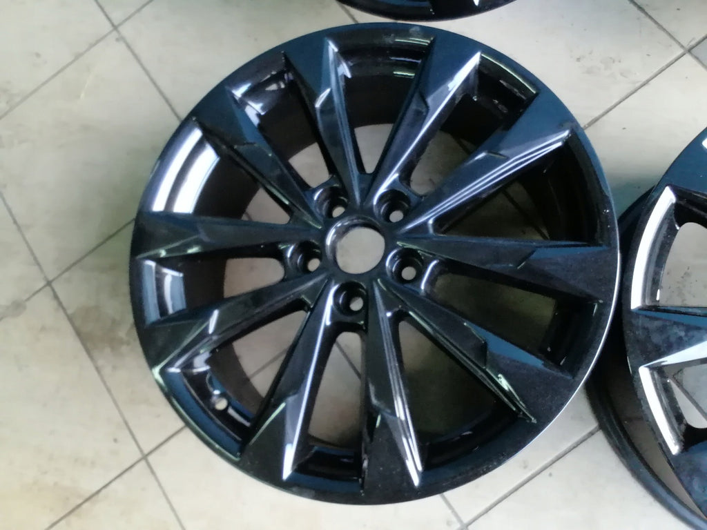 4x Alufelge 18 Zoll 7.0" 5x112 43ET Glanz Silber 83A601025G Audi Q3 Rim Wheel FEL8090112130hd