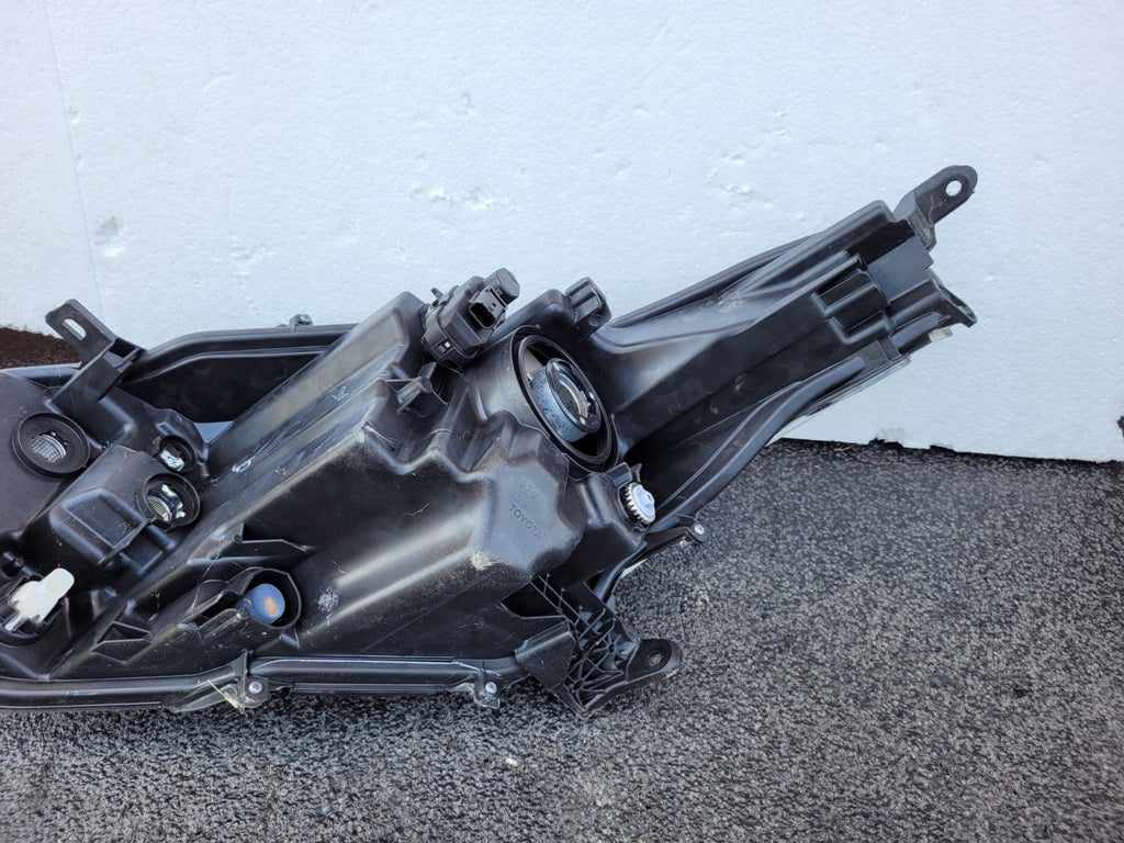 Frontscheinwerfer Toyota Yaris Model LED Rechts Scheinwerfer Headlight SCH2808531480bu