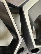 Laden Sie das Bild in den Galerie-Viewer, 1x Alufelge 19 Zoll 7.5&quot; 5x112 48ET 5E3601025T Mitsubishi IV Octavia 5e3