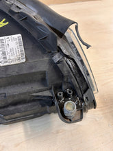 Laden Sie das Bild in den Galerie-Viewer, Frontscheinwerfer Mercedes-Benz W204 A2048205559 Xenon Links Headlight SCH3222101780fe