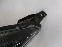 Laden Sie das Bild in den Galerie-Viewer, Frontscheinwerfer Mitsubishi Eclipse Cross 8301D071 LED Links Headlight