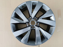 Laden Sie das Bild in den Galerie-Viewer, 1x Alufelge 18 Zoll 7.0" 5x112 39ET Glanz Graphit 2GM601025L VW T Cross FEL4332663981aw