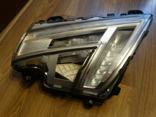 Laden Sie das Bild in den Galerie-Viewer, Frontscheinwerfer Volvo 24056510 LED Rechts Scheinwerfer Headlight SCH2269801617ee