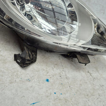 Laden Sie das Bild in den Galerie-Viewer, Frontscheinwerfer Peugeot 107 81110-0H110 Rechts Scheinwerfer Headlight SCH4253344073dq