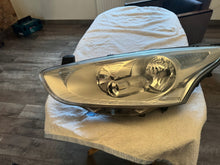 Load image into Gallery viewer, Frontscheinwerfer Ford B-Max AV11-13W030-AE Links Scheinwerfer Headlight