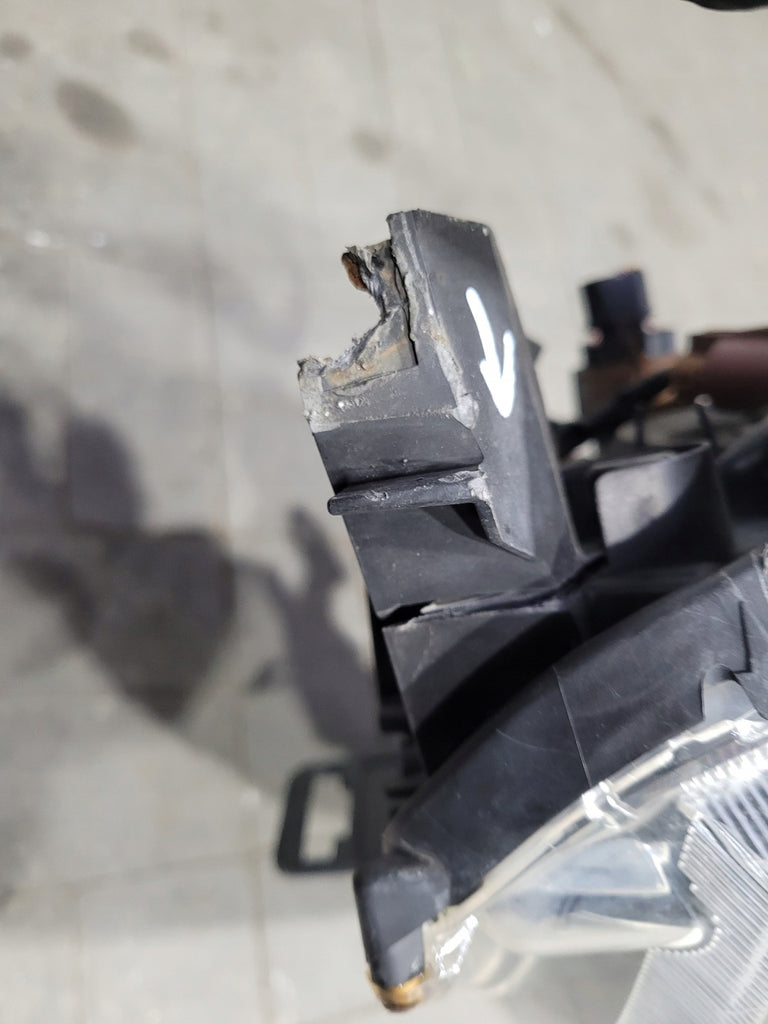 Frontscheinwerfer Mitsubishi Lancer VIII I P8597 Xenon Rechts Headlight SCH3088164333sk