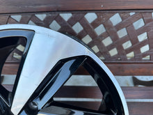 Load image into Gallery viewer, 1x Alufelge 17 Zoll 7.5" 5x100 51ET Glanz Schwarz 2G0601025AB VW Rim Wheel FEL6695137223ie