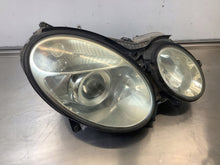 Laden Sie das Bild in den Galerie-Viewer, Frontscheinwerfer Mercedes-Benz W211 15436200 Rechts Scheinwerfer Headlight SCH6832287030xx
