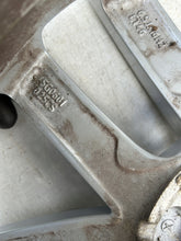 Laden Sie das Bild in den Galerie-Viewer, 1x Alufelge 17 Zoll 6.5&quot; 5x112 46ET 5G0601025CS VW Golf Vii Rim Wheel