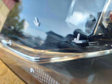 Laden Sie das Bild in den Galerie-Viewer, Frontscheinwerfer VW Variant Caddy IV 2K1941015B Ein Stück (Rechts oder Links)