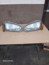 Laden Sie das Bild in den Galerie-Viewer, Frontscheinwerfer Mitsubishi Delica Space Gear Ein Satz Scheinwerfer Headlight