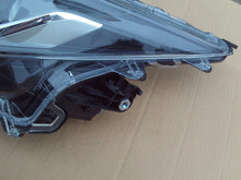 Load image into Gallery viewer, Frontscheinwerfer Toyota Corolla 51150-02T31 Links Scheinwerfer Headlight SCH4508205865bw