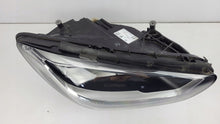Laden Sie das Bild in den Galerie-Viewer, Frontscheinwerfer Mercedes-Benz W247 A2479067600KZ Ein Stück (Rechts oder Links) SCH8352531490kc