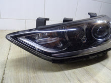 Load image into Gallery viewer, Frontscheinwerfer Hyundai Elantra 92101-F2100 LED Links Scheinwerfer Headlight