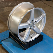 Laden Sie das Bild in den Galerie-Viewer, 4x Alufelge 18 Zoll 8.0" 5x112 47ET Glanz Silber Audi Rim Wheel FEL8304230347qo