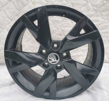 Laden Sie das Bild in den Galerie-Viewer, 1x Alufelge 17 Zoll 6.5&quot; 5x112 46ET Glanz 5E3601025 Skoda Octavia Rim Wheel