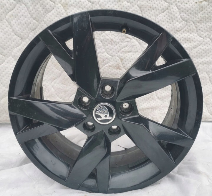 1x Alufelge 17 Zoll 6.5" 5x112 46ET 5E3601025 Skoda Octavia Rim Wheel FEL2214754901ci