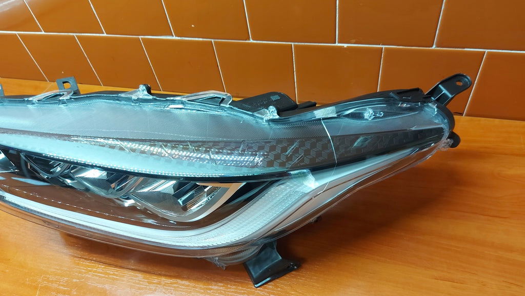 Frontscheinwerfer Toyota Yaris LED Ein Stück (Rechts oder Links) Headlight