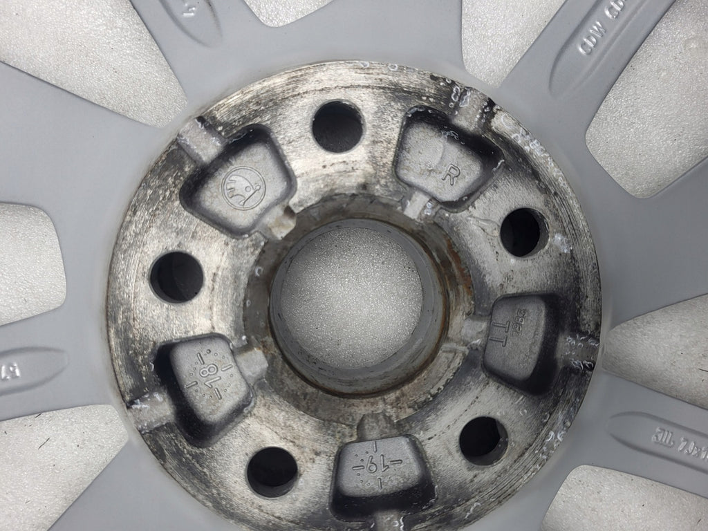 1x Alufelge 18 Zoll 7.0" 5x112 45ET Glanz Silber 57A601025L Skoda Karoq FEL2727255402iz