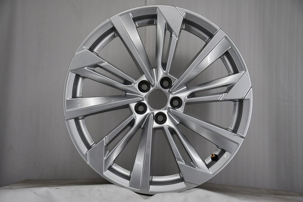 1x Alufelge 18 Zoll 7.0" 5x100 39ET Glanz Silber 658601025P Skoda Scala Kamiq FEL1267727579jc