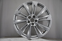 Laden Sie das Bild in den Galerie-Viewer, 1x Alufelge 18 Zoll 7.0" 5x100 39ET Glanz Silber 658601025P Skoda Scala Kamiq FEL1267727579jc