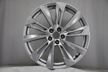 Laden Sie das Bild in den Galerie-Viewer, 1x Alufelge 18 Zoll 7.0" 5x100 39ET Glanz Silber 658601025P Skoda Scala Kamiq FEL1267727579jc