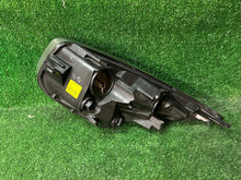 Laden Sie das Bild in den Galerie-Viewer, Frontscheinwerfer Kia Venga 921021P000 030125720200 1P92102000 Rechts Headlight